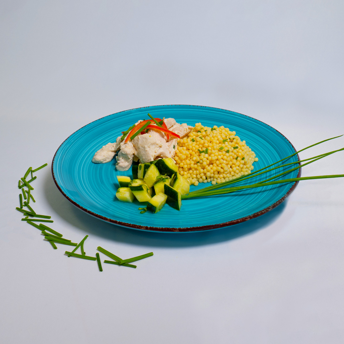 Filet de poulet à l'indienne, basmati à la cardamome, poêlée de courgettes au garam massala