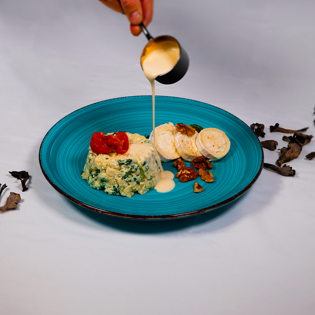 Risotto de perles de pâtes aux courgettes & pesto, chèvre, miel & noix